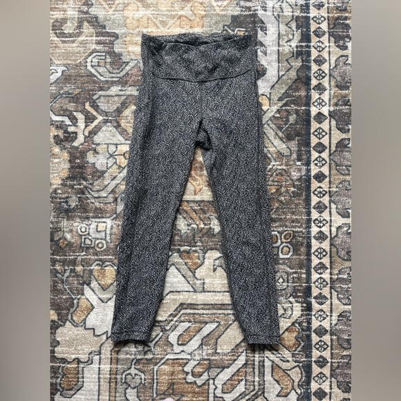 Athleta Ultimate Stash Textured Tight 7/8 Leggings Static Black White - Picture 2 of 5